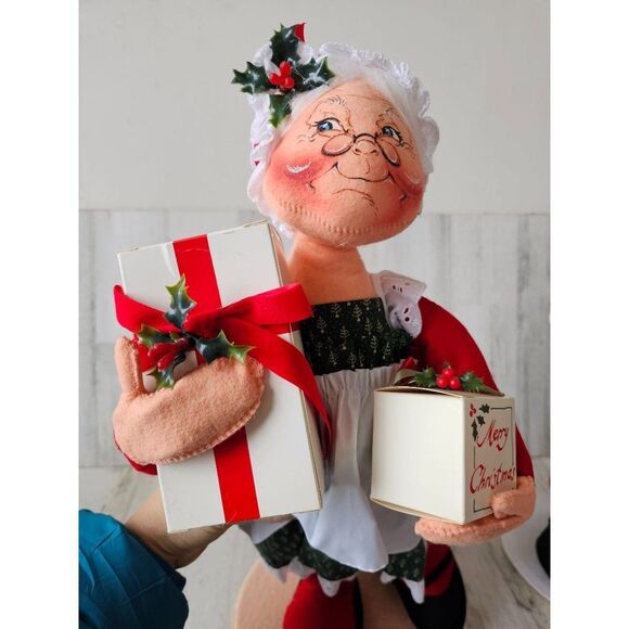 Annalee Mrs Claus presents vintage 1992 large 19 in figurine statue Xmas decor - Picture 6 of 9